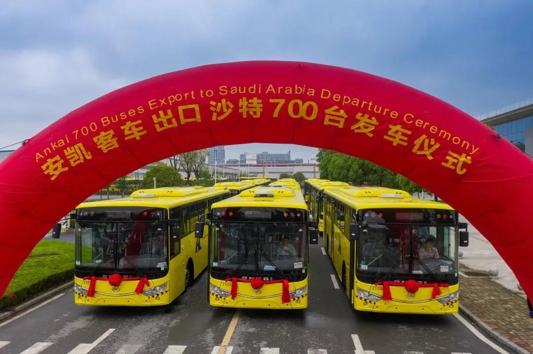 700輛!安凱客車再出口,打造中國客車“出?!睒影?圖1) 700輛!安凱客車再出口,打造中國客車“出?!睒影?圖1)
