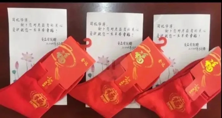 尊老敬老，濟(jì)南公交“紅襪子”愛(ài)心志愿服務(wù)隊(duì)成立(圖1)