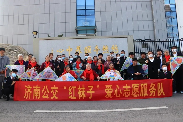 尊老敬老，濟(jì)南公交“紅襪子”愛(ài)心志愿服務(wù)隊(duì)成立(圖4)